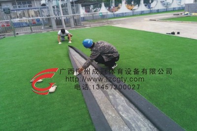 人造草坪應(yīng)用解析 休閑草坪、高爾夫果嶺與地坪工程的多功能融合